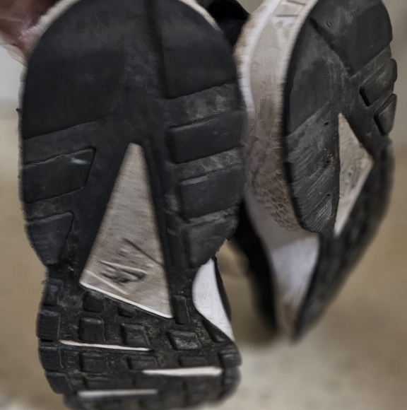 Nike Air Huarache Running Shoes 👟 - Picture 3 of 5
